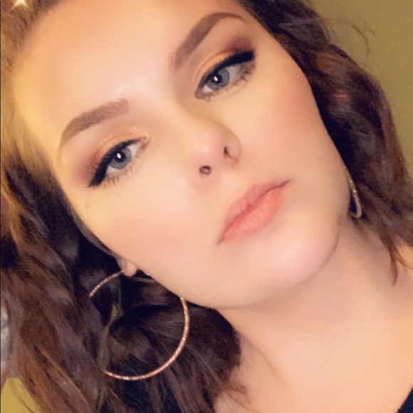 Meet your Posher, Erin - Picture 3 of 5